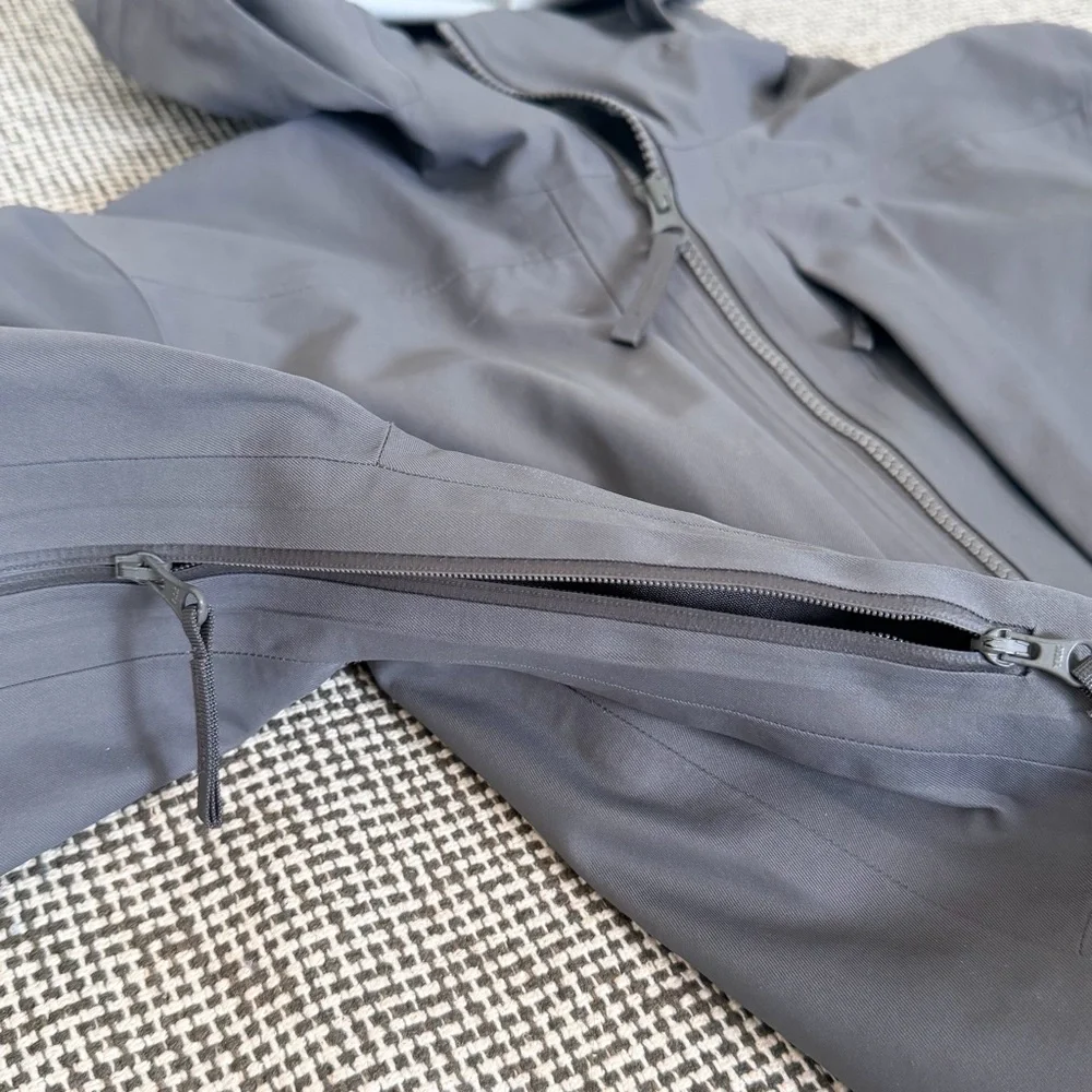 Cotopaxi Women’s Hooded Rain Jacket Shell - Picture 3 of 6